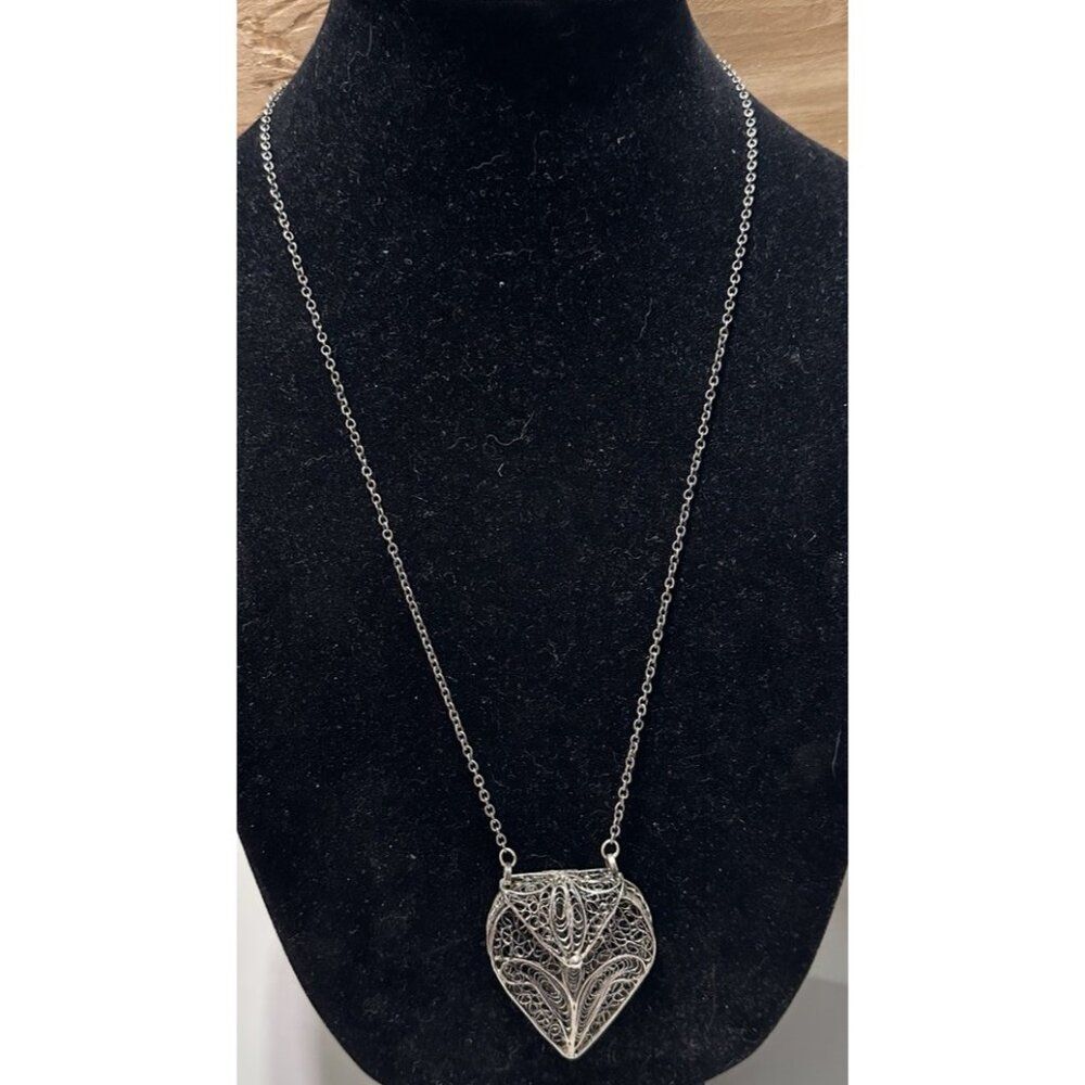 Vintage Heart Shaped Filigree Purse Box Pendant Opening Silver Tone Necklace